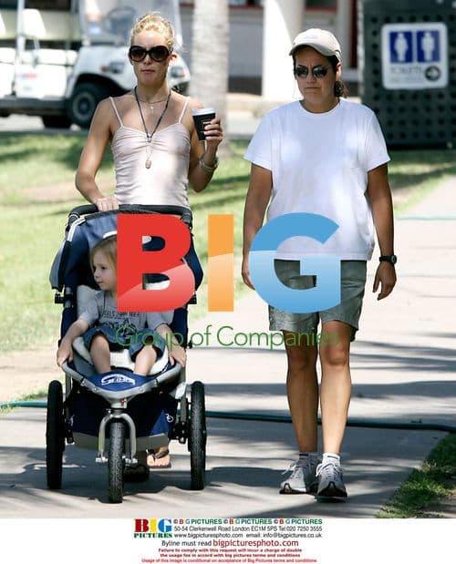 Kate Hudson's Morning Stroll in Australia