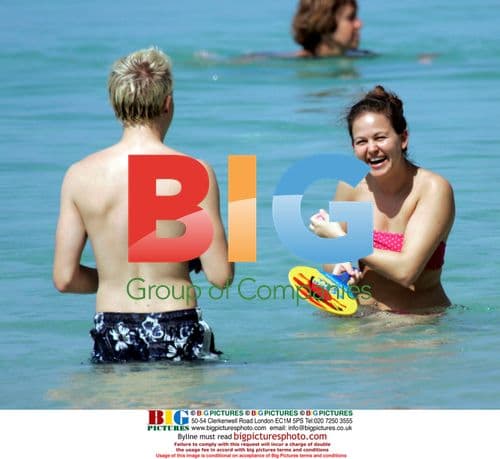 Tom Fletcher and Girlfriend Enjoy Caribbean Holiday