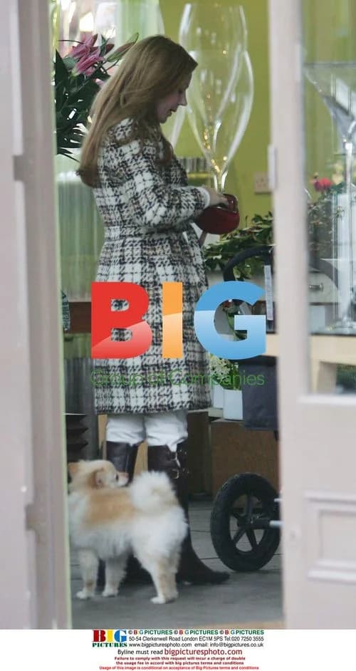 Geri Halliwell on Neighborhood Stroll
