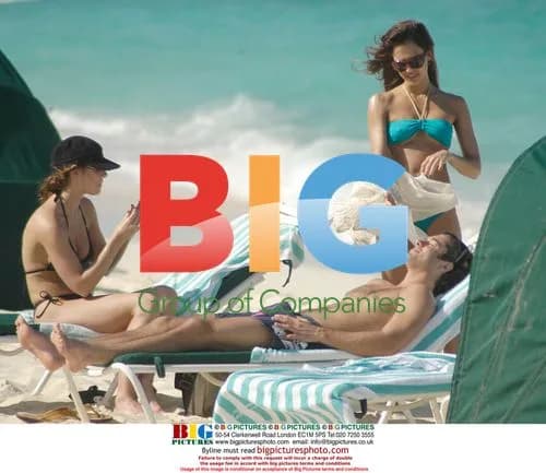 Jessica Alba Vacation in Caribbean