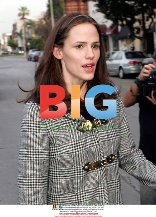Jennifer Garner Leaving LA Store