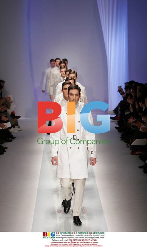 Valentino FW 2007 Milan Runway