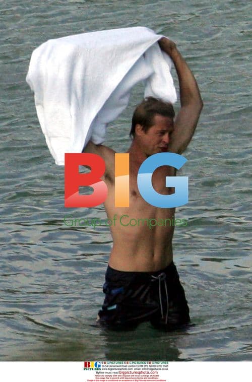 Brad Pitt and Cate Blanchett on set of 'The Curious Case of Benjamin Button'