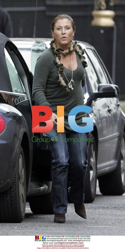 Jessie Wallace gets change for meter