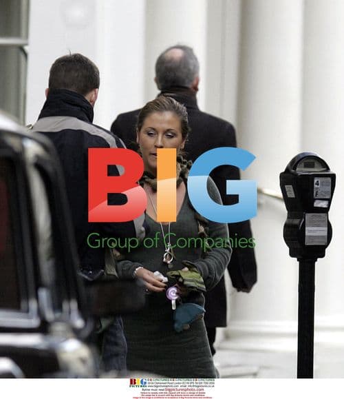 Jessie Wallace Visits Hairdresser