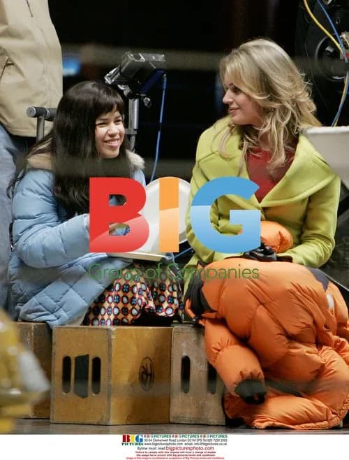 America Ferrera and Rebbeca Romijin on "Ugly Betty" set