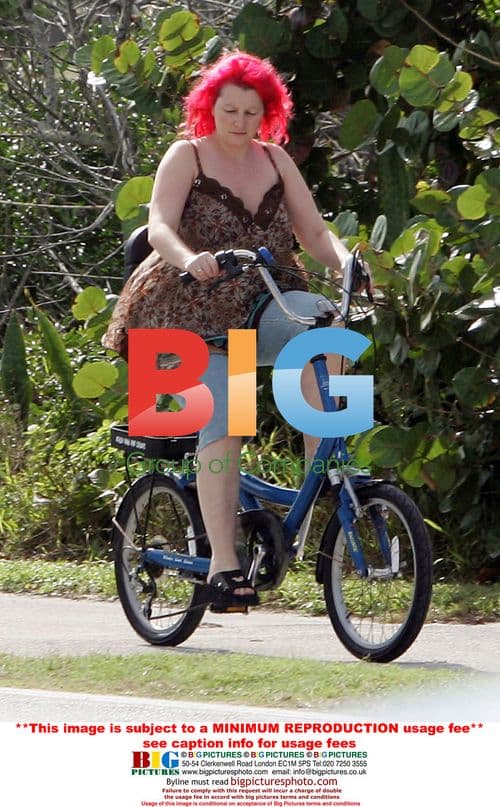 Jonathon Ross in Bond-style Shorts