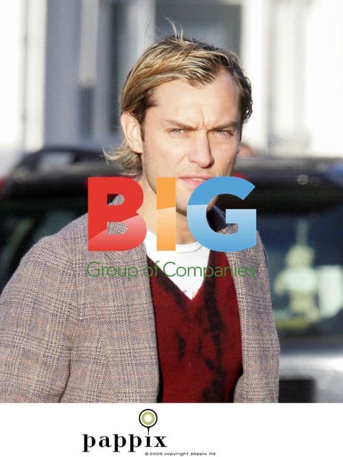 Jude Law Catches Groceries with Kids