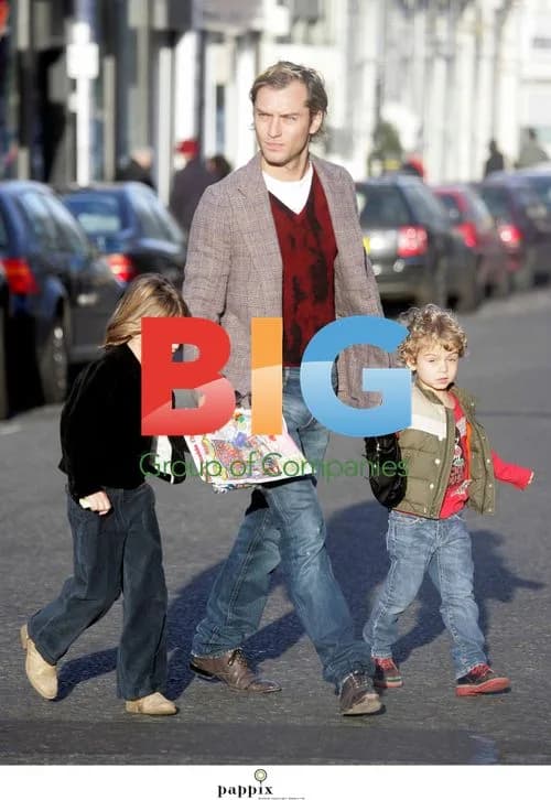 Jude Law runs errands with kids