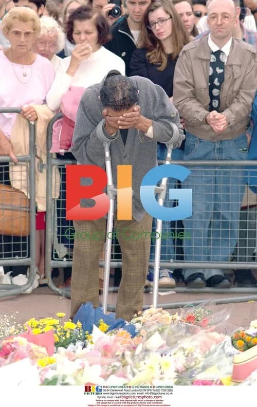 Man Distraught at Diana\'s Death