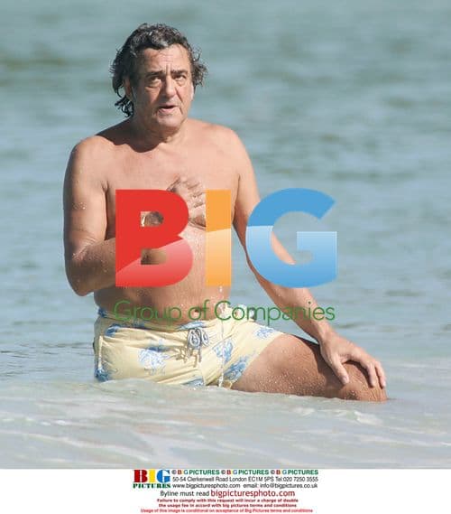 David Dickinson relaxes on Caribbean vacation