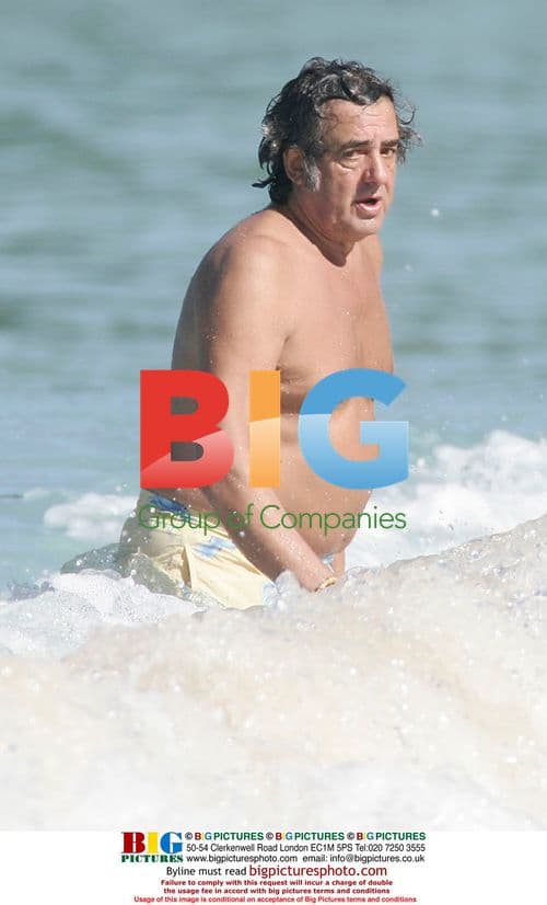 David Dickinson relaxing on holiday