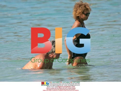 David Dickinson Relaxes on Caribbean Holiday