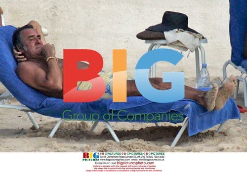 David Dickinson relaxing on holiday