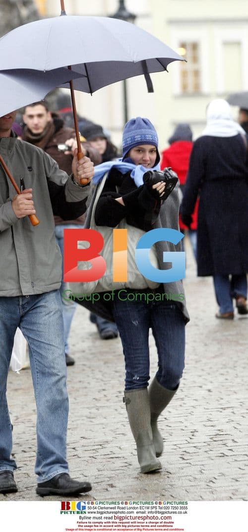 Natalie Portman Sightseeing in Prague