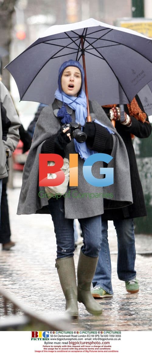 Natalie Portman Sightseeing in Prague