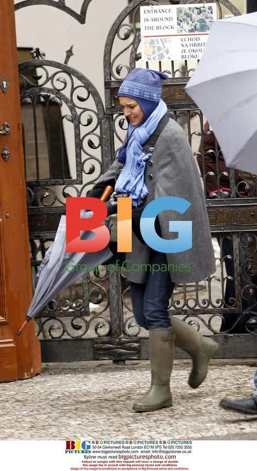 Natalie Portman Sightseeing in Prague