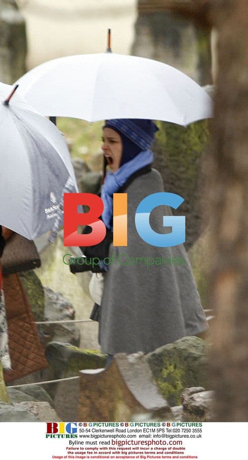 Natalie Portman Sightseeing in Prague