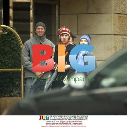 Natalie Portman Sightseeing in Prague