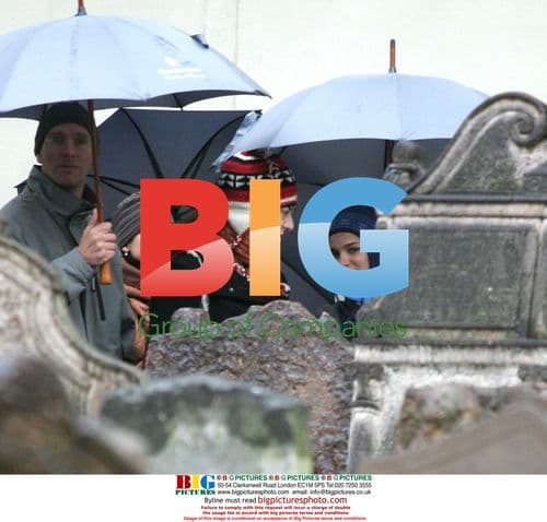 Natalie Portman Sightseeing in Prague