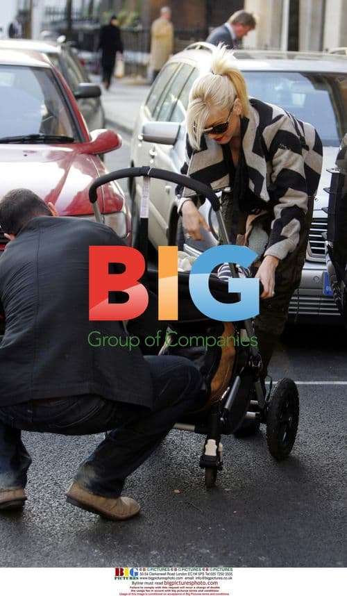 Gwen Stefani helps Gavin with pushchair