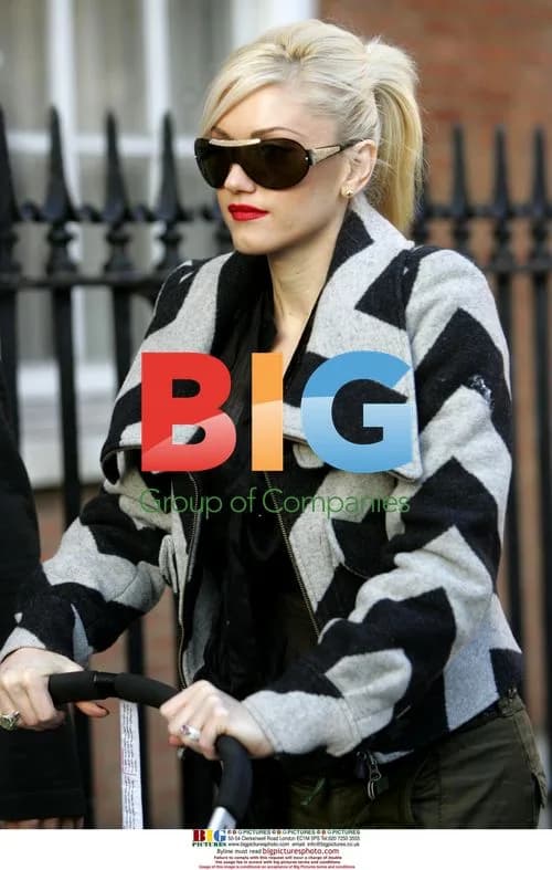 Gwen Stefani Helps Husband With Pushchair