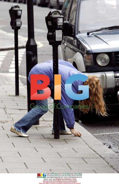 Geri Halliwell Parking Meter Struggle