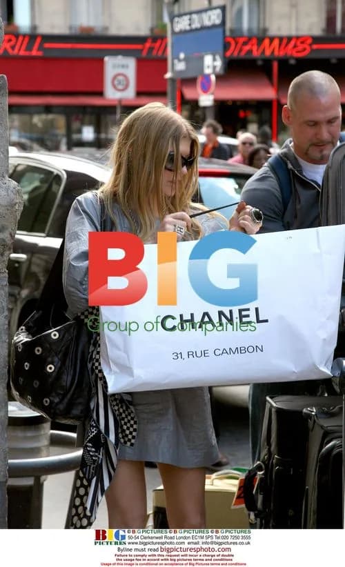 Fergie Goes Shopping in Paris