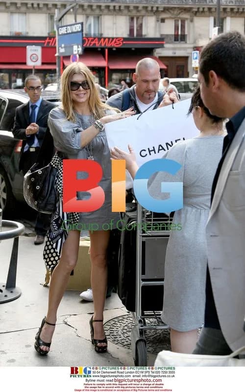 Fergie Shopping in Paris