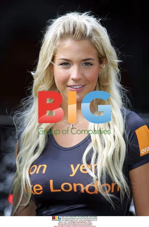 Gemma Atkinson and Olympians Hoy and Queally Give Away Bikes
