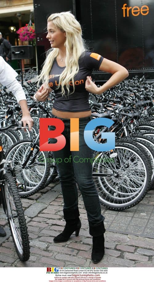 Gemma Atkinson and Olympic cyclists give away bikes