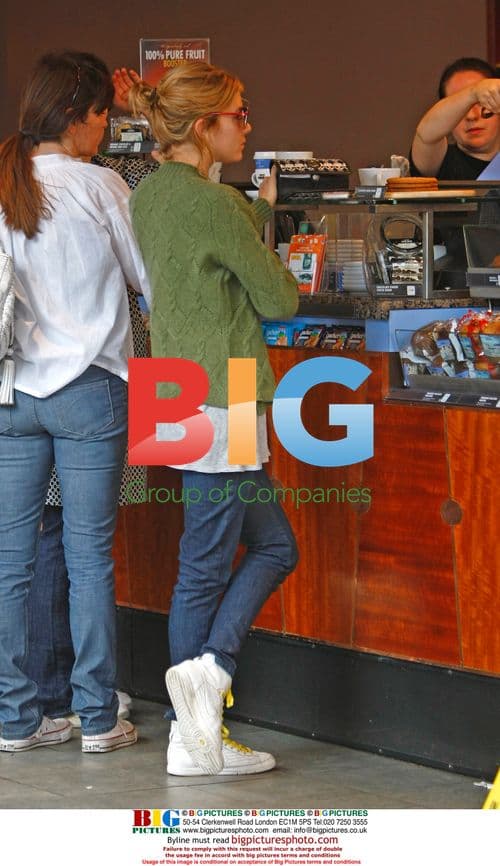 Sienna Miller Heads to Nero for Coffee