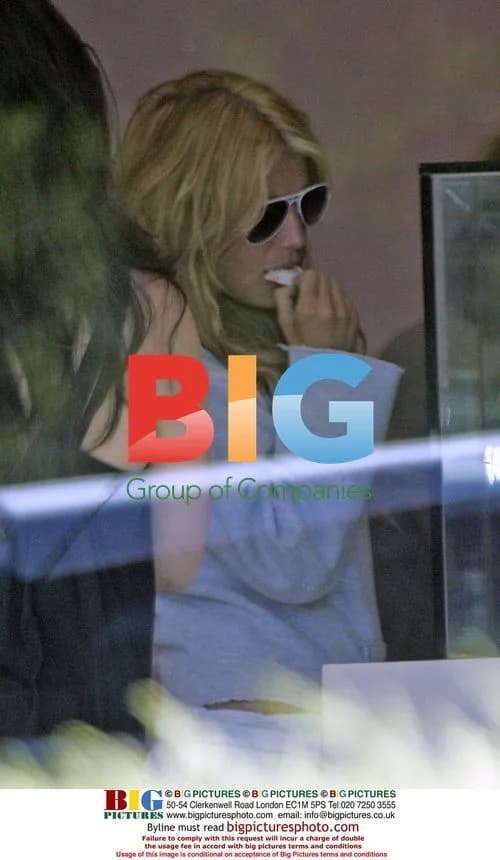 Jessica Simpson goes to a trainer's house