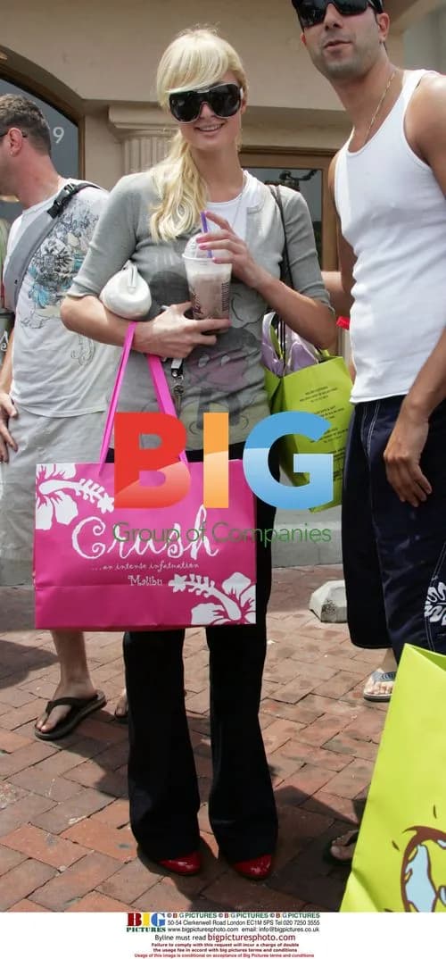 Paris and Nicky Hilton Shopping in Malibu on 4th of July