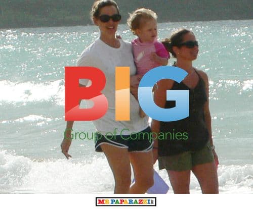 Ben Affleck, Jennifer Garner, and Matt Damon on Hawaii Beach