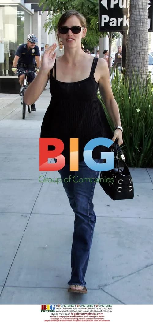 Jennifer Garner Shopping in Beverly Hills