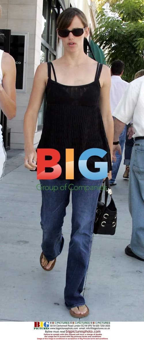Jennifer Garner Shopping in Beverly Hills