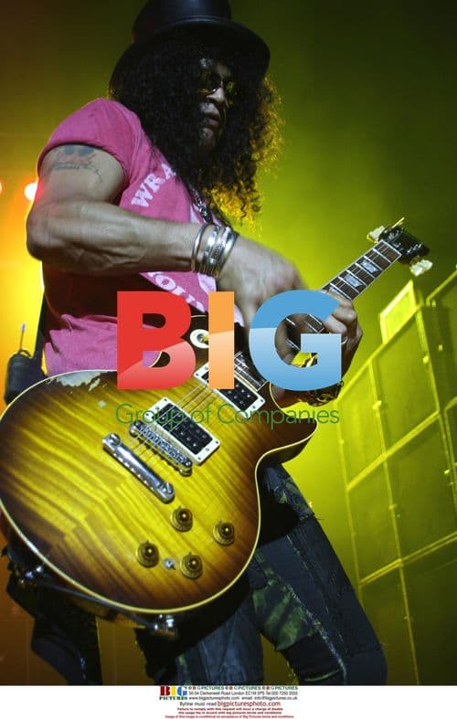 Slash of Velvet Revolver on stage