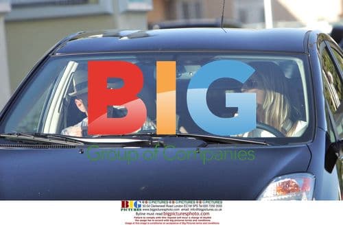 Helen Hunt gets ice cream with friend