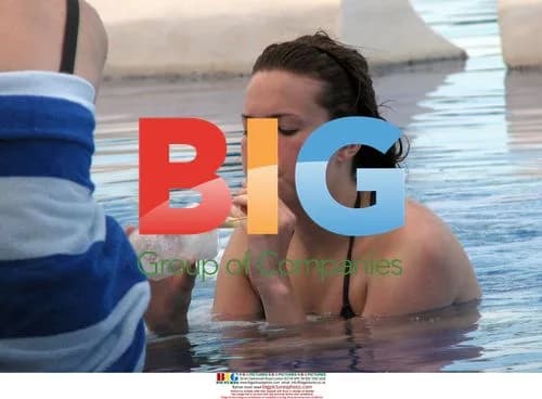 Mandy Moore Relaxes on Vacation