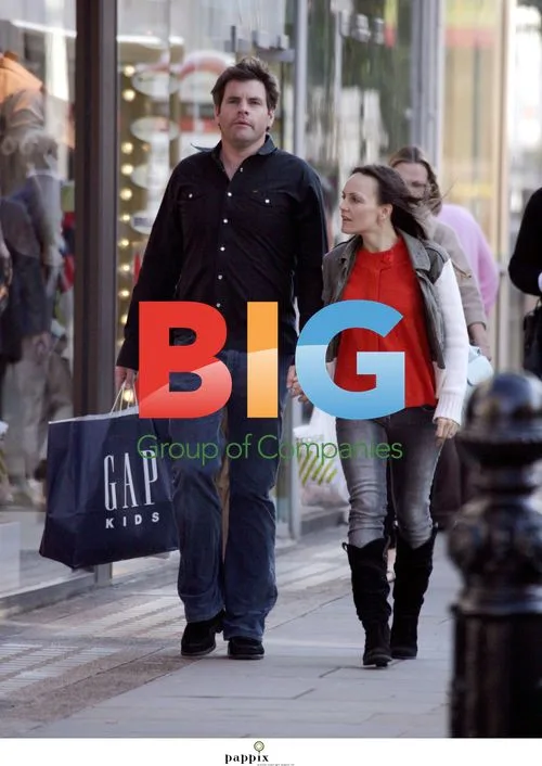 Mark Durden-Smith out shopping with girlfriend