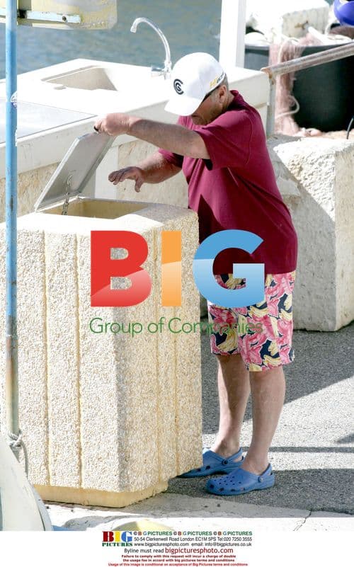 Jack Nicholson Enjoys Bath in Mediterranean