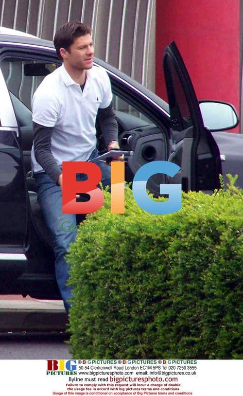 Liverpool player Alonso in training