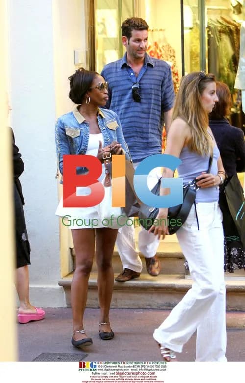 Naomi Campbell Shopping in Saint-Tropez