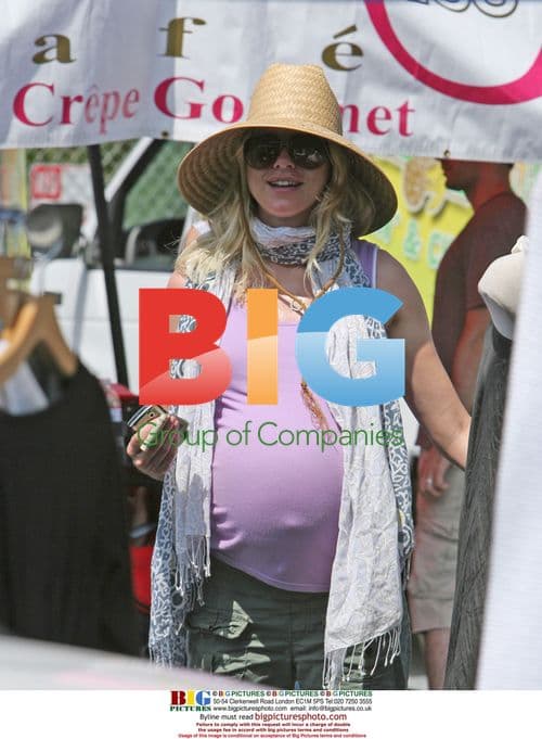 Naomi Watts and Liev Schreiber at Farmer's Market