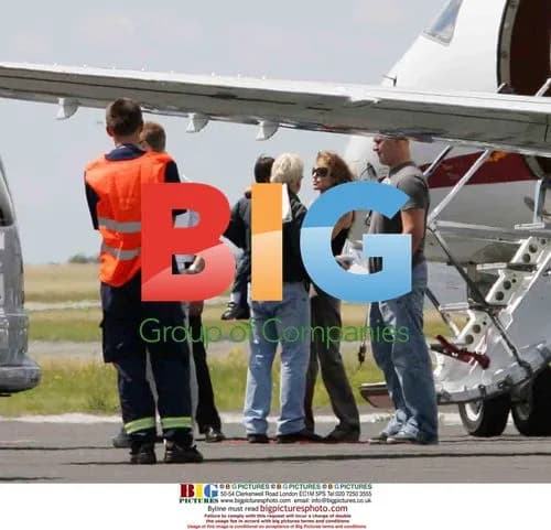 Pitt-Jolie Family Boards Private Plane