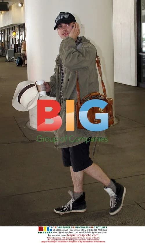 Hayden Christensen's Funny Airport Outfit