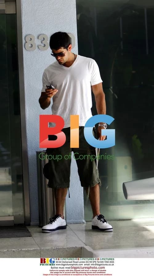 Jesse Metcalfe Leaves Standard Hotel