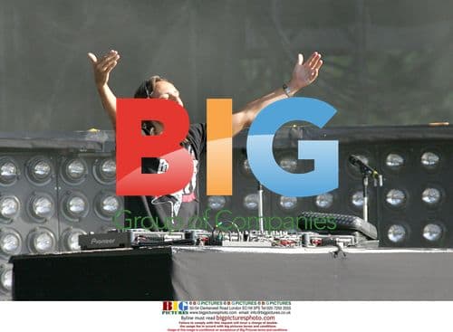 Bob Sinclar Performs in Paris