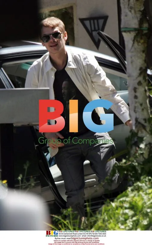 Rachel Bilson and Hayden Christensen Shopping